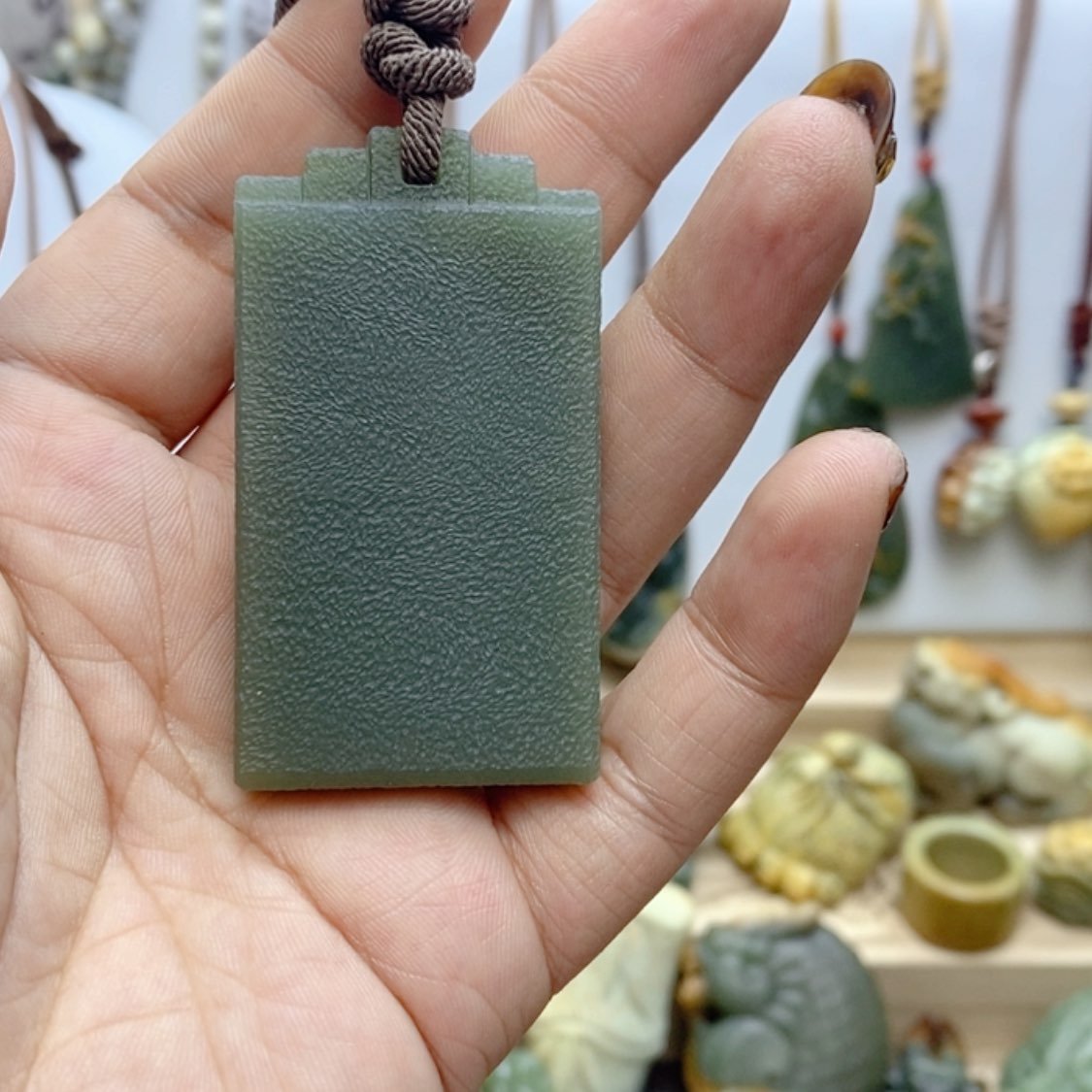 【闪购商品】岫岩老玉（透闪石质玉）颈饰未镶嵌非**谱
