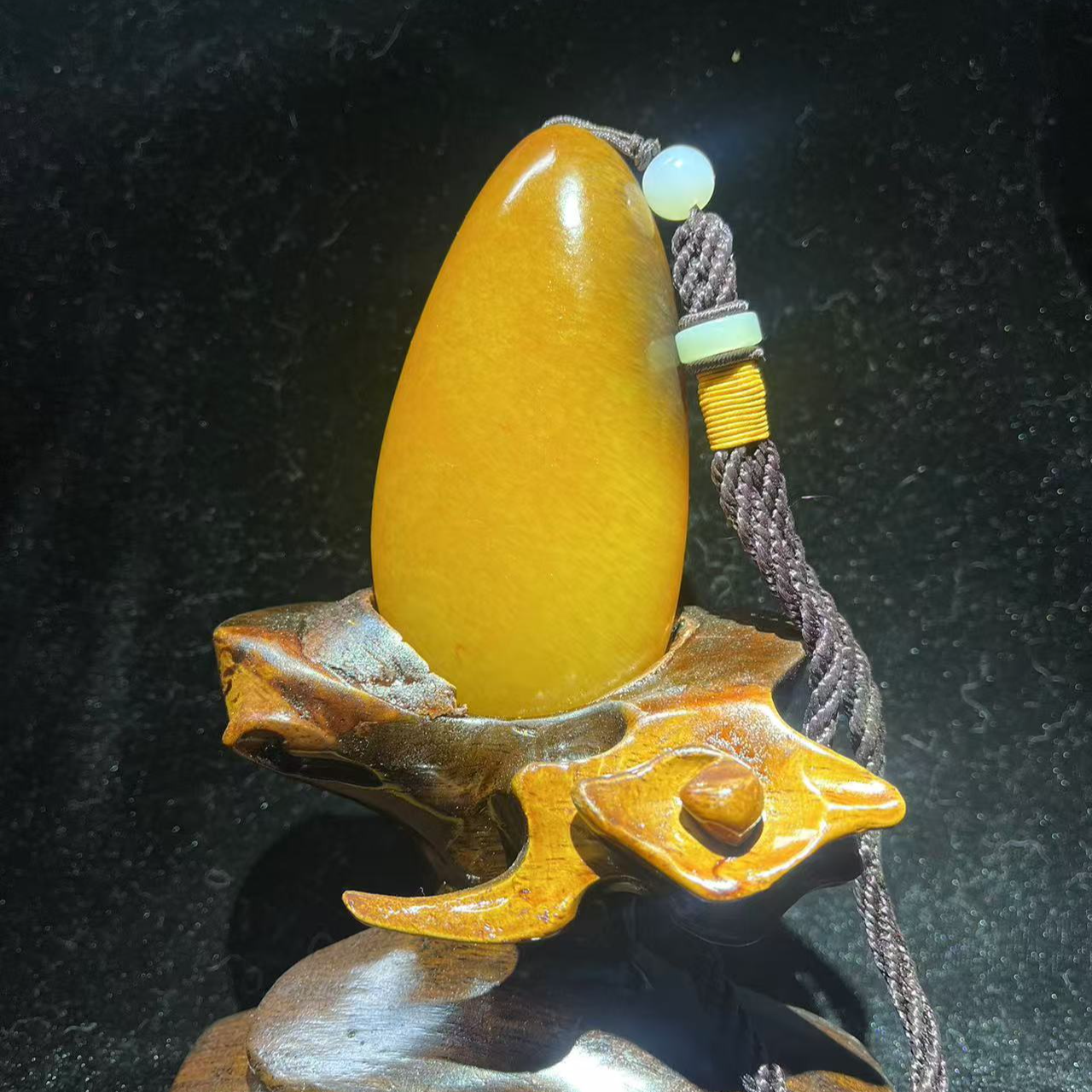 新疆和田玉精品原石摆件