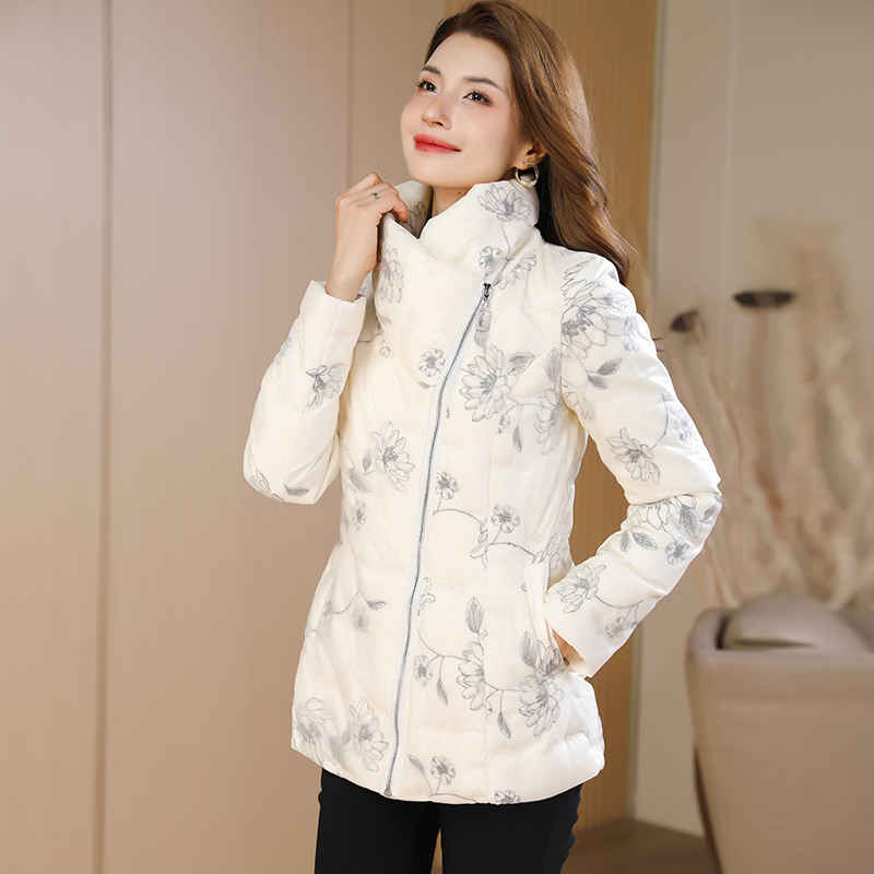 2025新款冬季短款羽绒服女印花保暖加厚轻薄外套时尚百搭显瘦立领