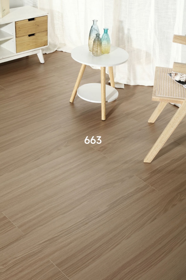 新三层实木地板，稳定性好不容易变形，颜色好看适合家装