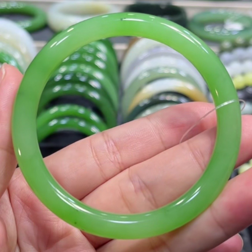 和田玉俄料碧玉苹果绿手镯54-55-56圈口