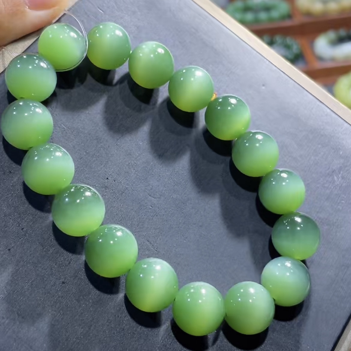 放漏！和田玉俄料碧玉绿猫眼手串12mm（约12.5）
