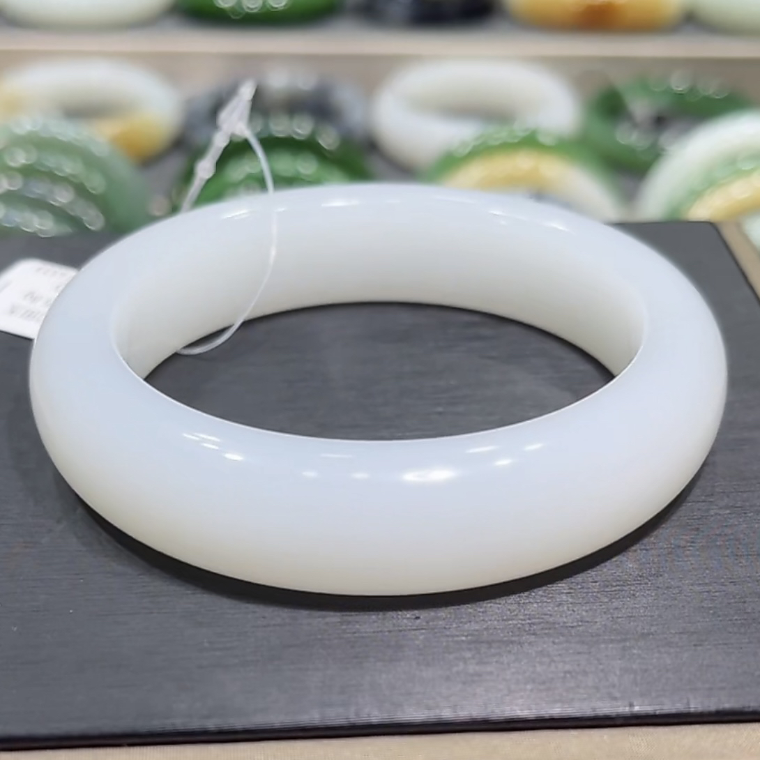 新疆和田玉山流水白玉手镯57-58圈口