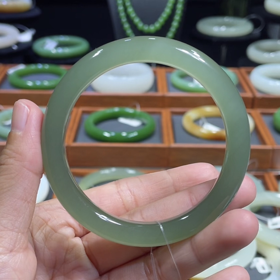 和田玉高冰底起荧光绿晴水手镯54-55圈口