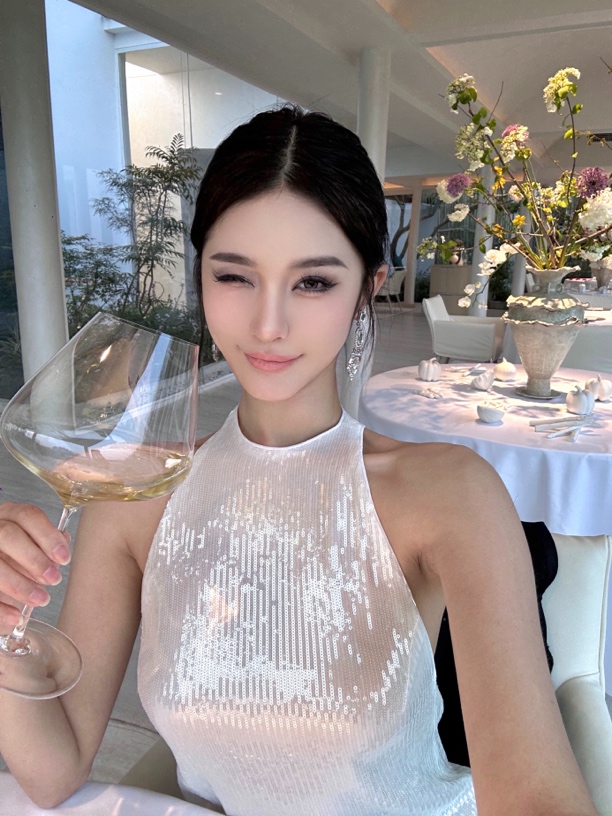 NAMBAR1 白色亮片白月光大女主高级感连衣裙