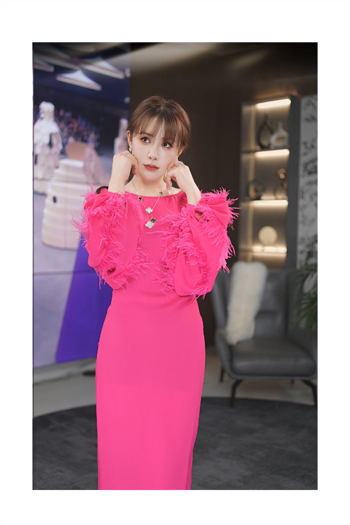 宸名女装 时尚洋气性感气质穿搭小个子修身连衣新款  MC2402006