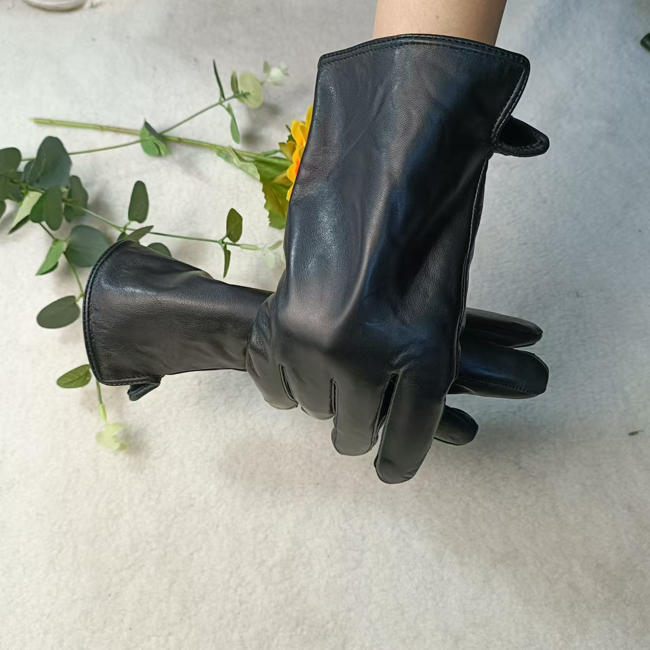 男款真皮可触屏保暖手套男士时尚百搭黑色加绒丝光里手套