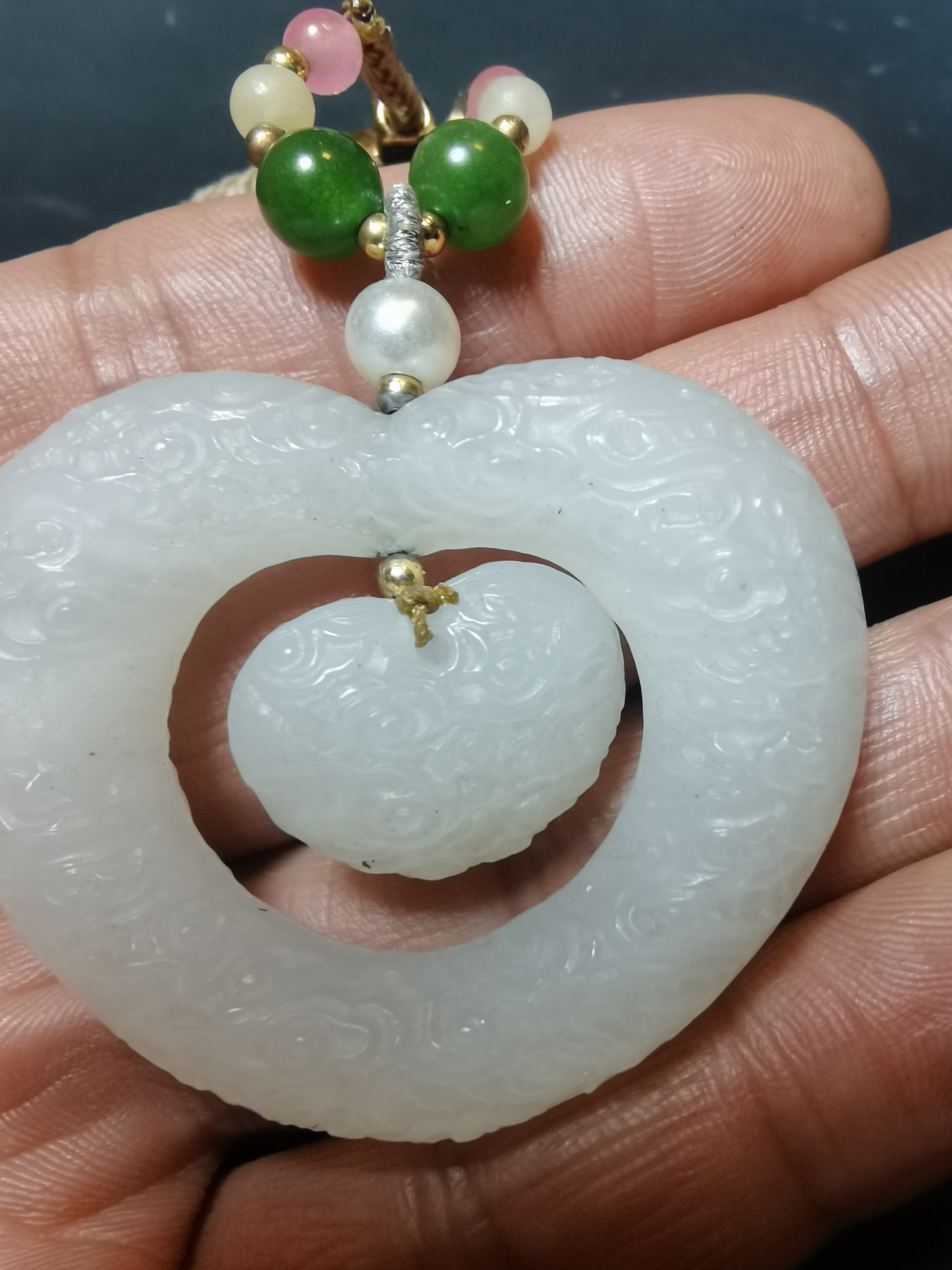 天然和田玉心心相印，肉质细腻温润