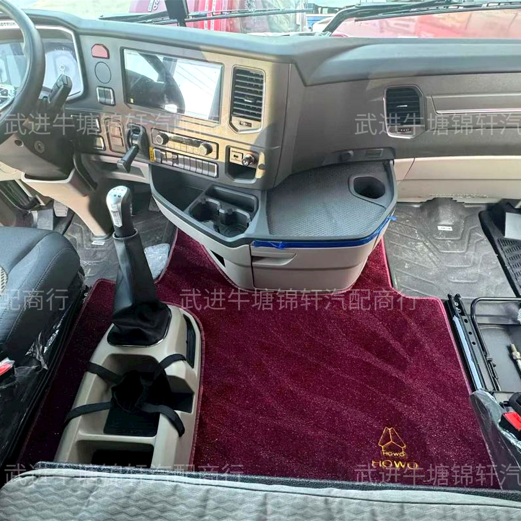 货车专用中间平台垫地毯毛绒防滑解放欧曼天乘德龙豪沃汕德卡脚垫