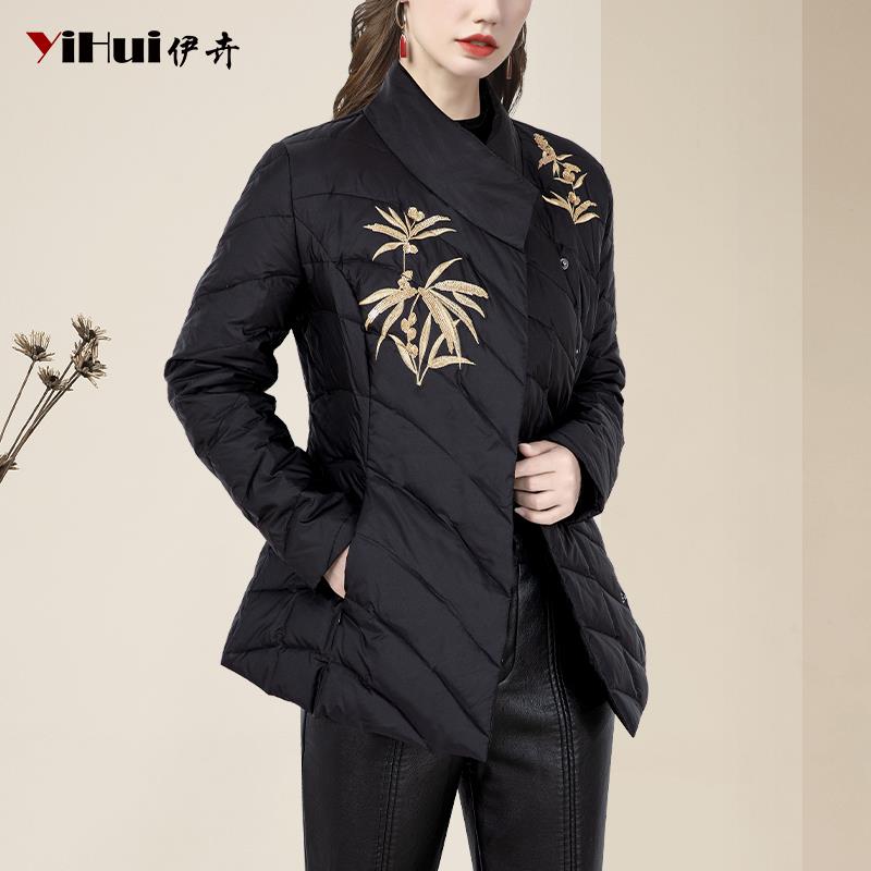 YIHUI伊卉羽绒服女时尚短款气质保暖秋冬刺绣轻薄显瘦WJ245029