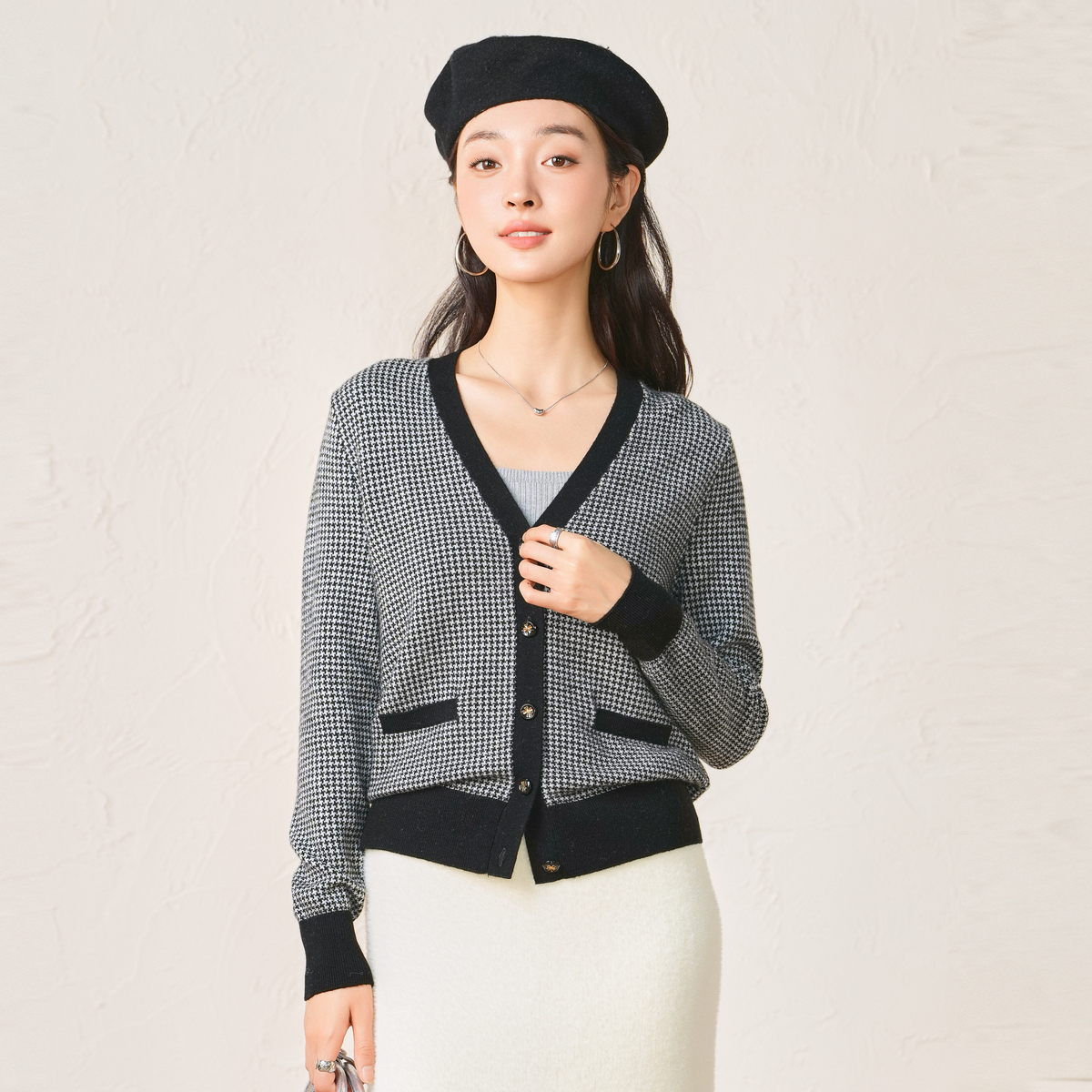 春竹秋冬新款V领针织100%绵羊毛女开衫香风千鸟格短款上衣女