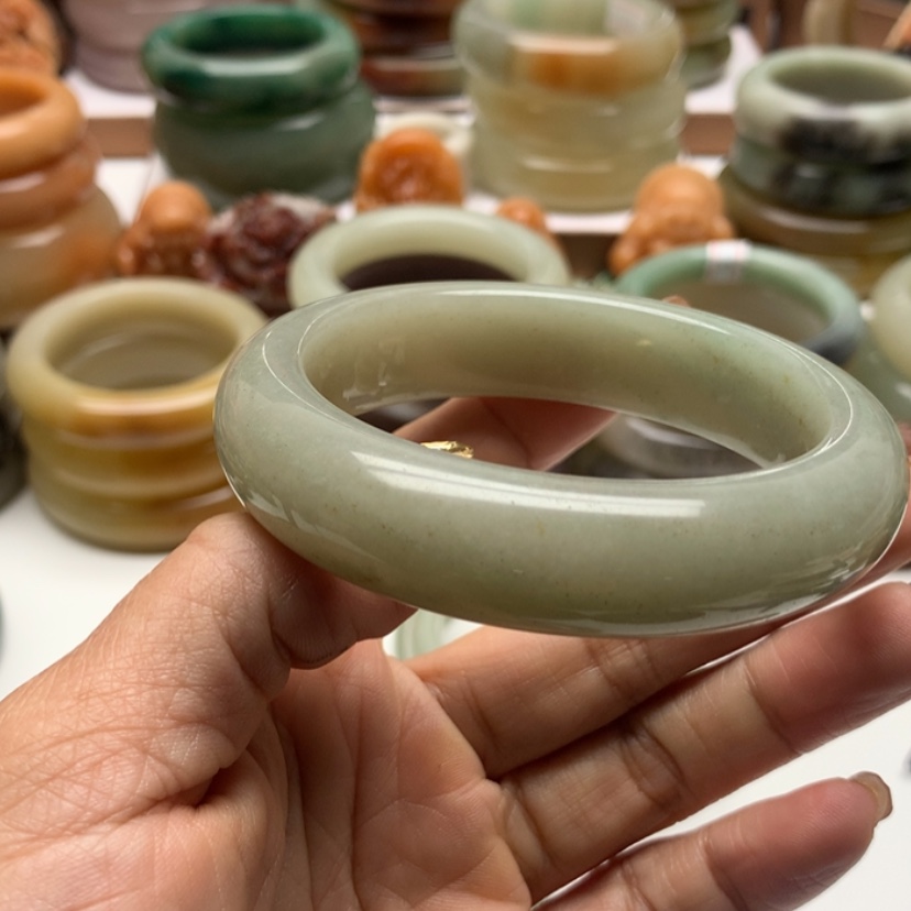 【闪购商品】石英质玉手镯合金飞*'