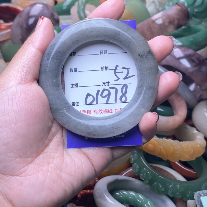 【闪购商品】石英质玉手镯未镶嵌