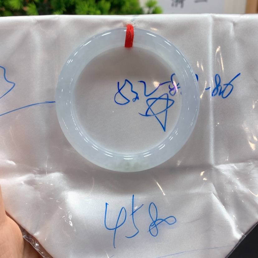 【闪购商品】翡翠手镯未镶嵌吕*咪