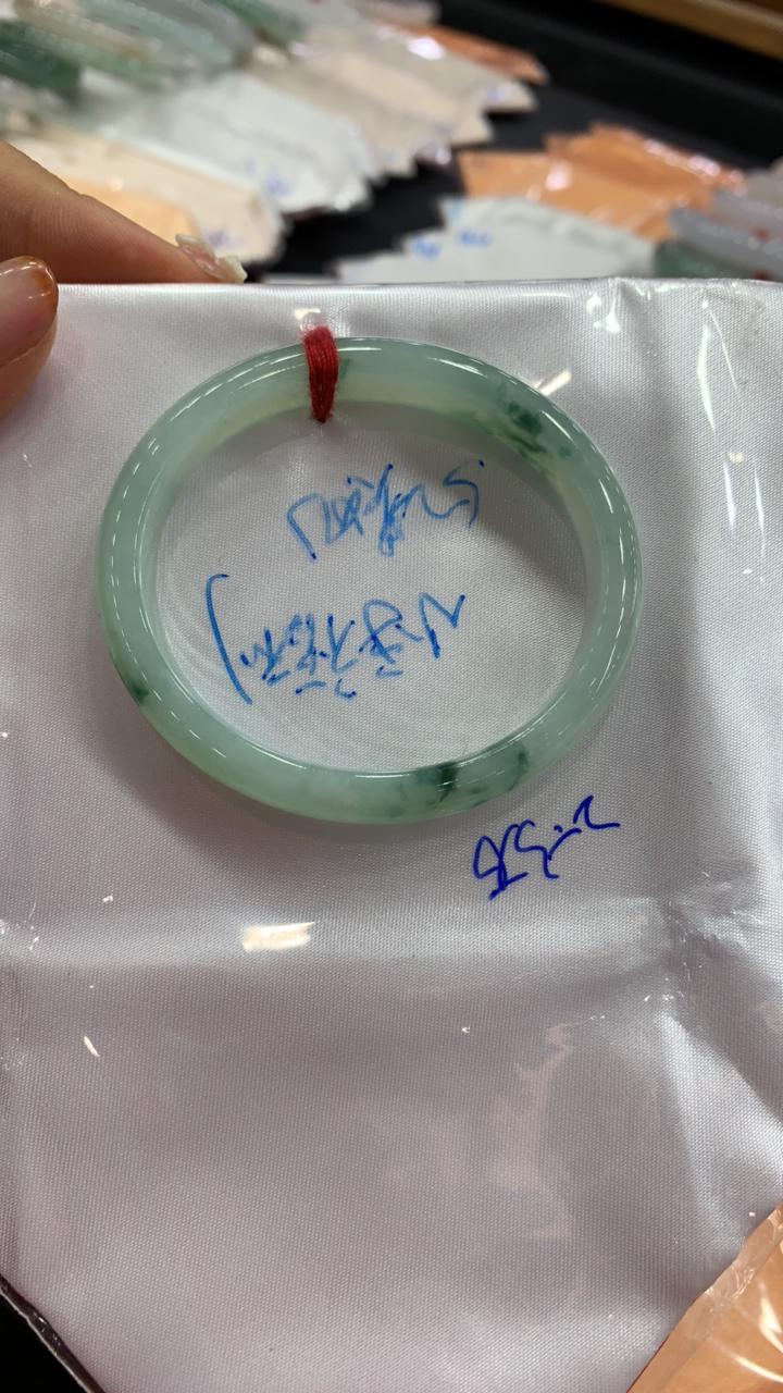 天然缅甸翡翠手镯