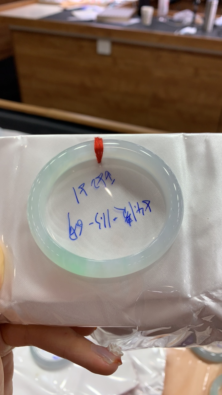 天然缅甸翡翠手镯