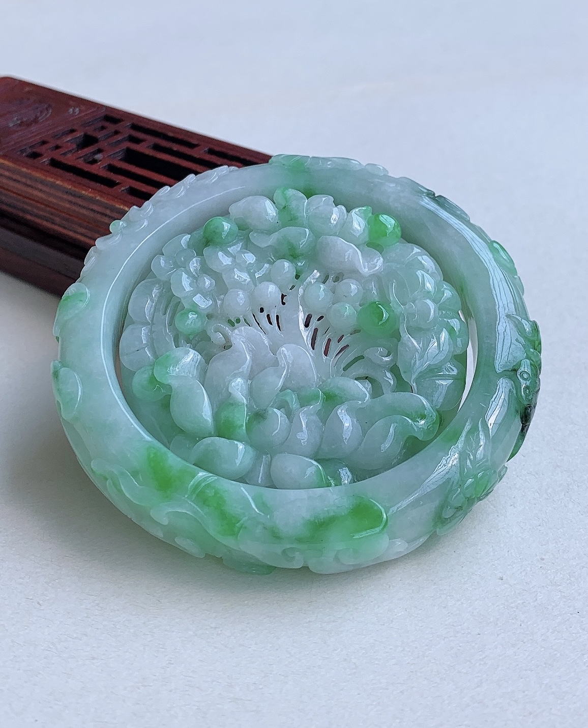 精美绿色飘阳绿手镯女款冰透妈妈镯子天然翡翠a货带鉴定证书