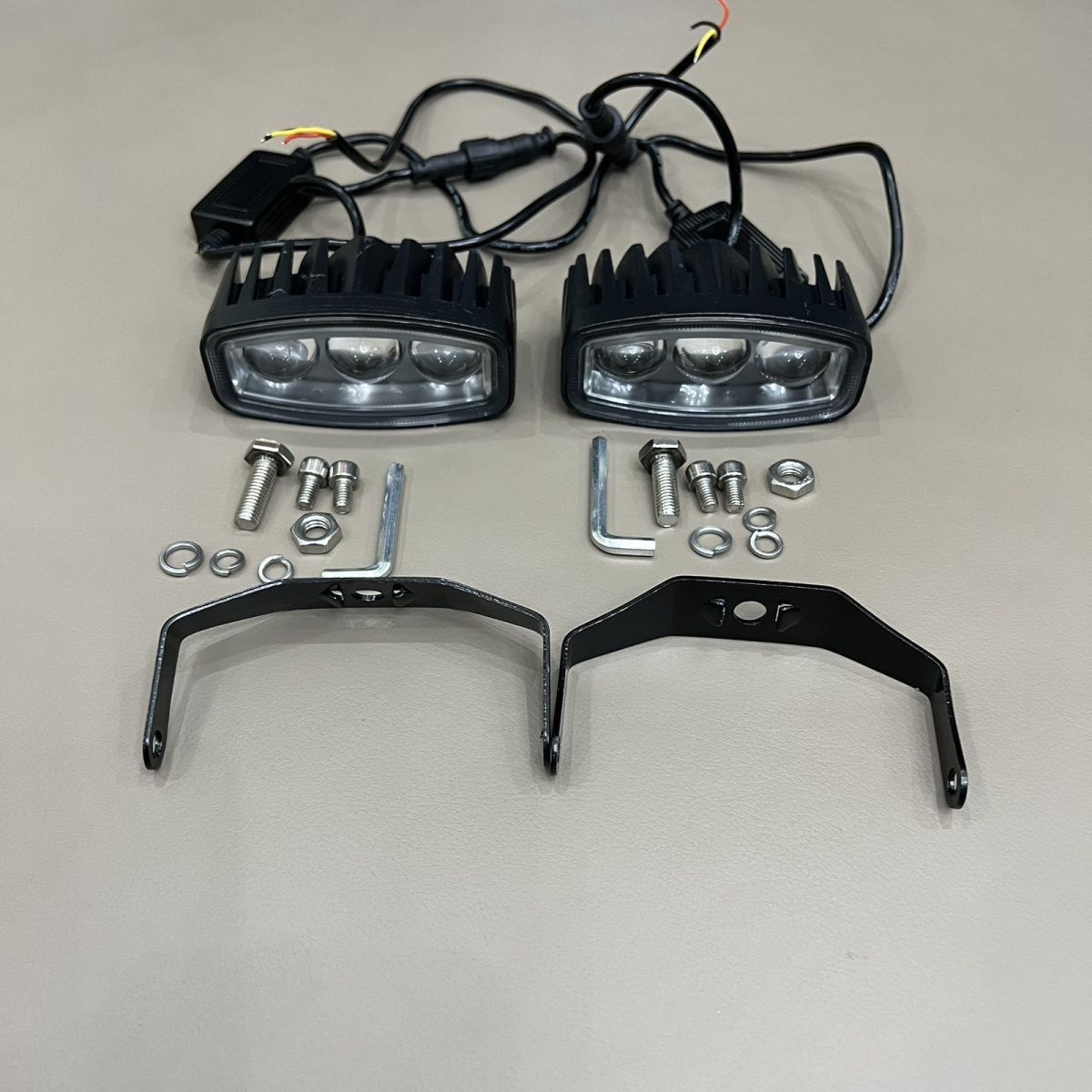 汽车LED激光炮中网雾灯前杠外置远光炮聚光透镜车顶远近一体射灯