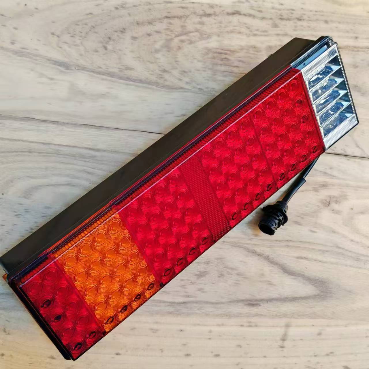 防砸款柳汽乘龙后尾灯LED总成H7H5霸龙M5货车超亮转向倒车灯防水