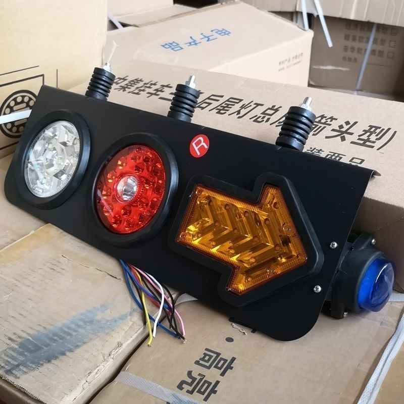 中集挂车后尾灯24v三联货车导光大透镜圆灯刹车爆闪防追尾灯总成