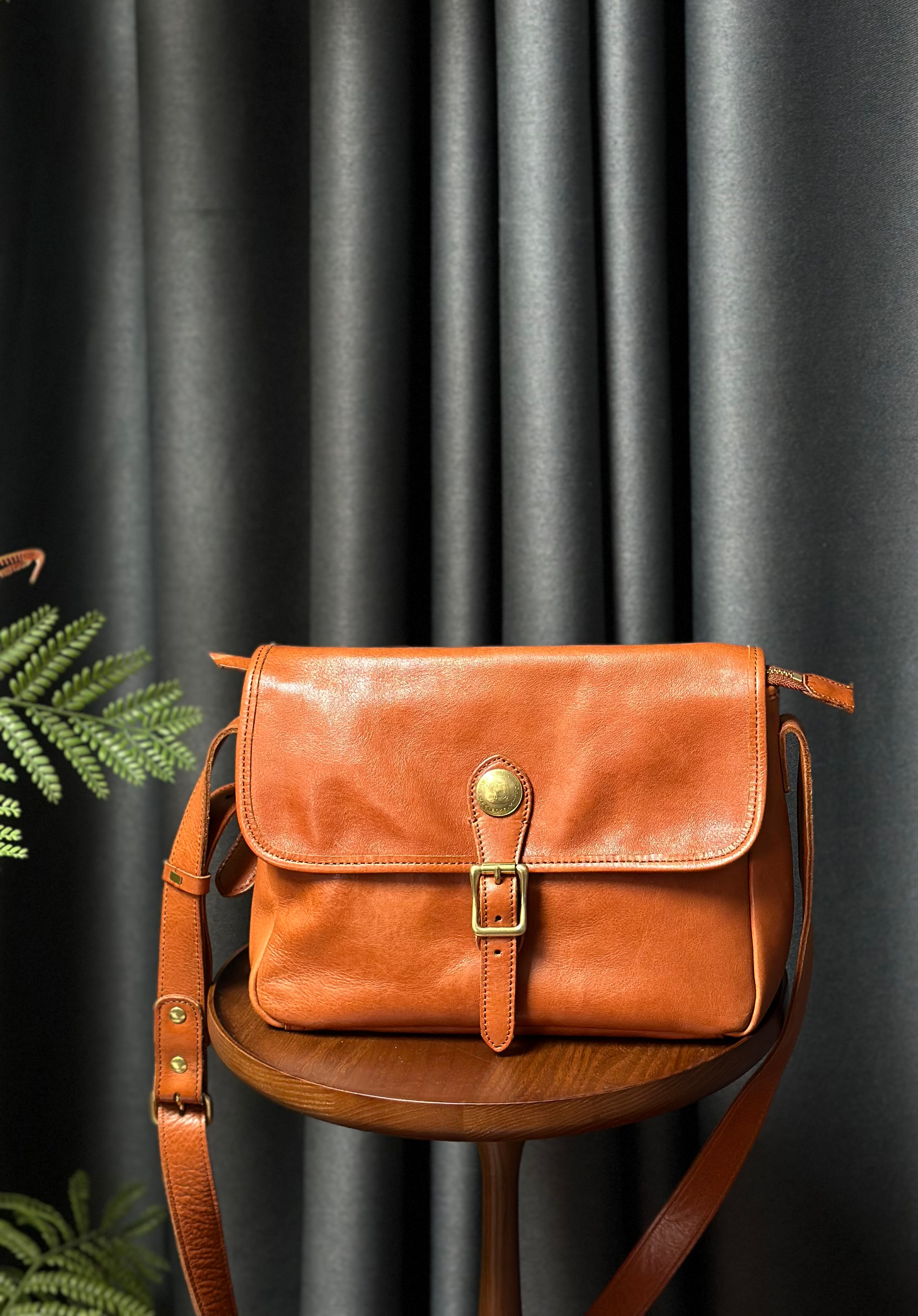 也牛.头层植鞣牛皮休闲复古中性单肩斜挎包