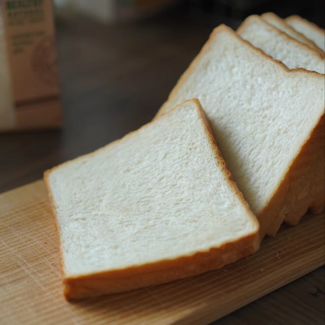 新鲜蛋奶切片面包