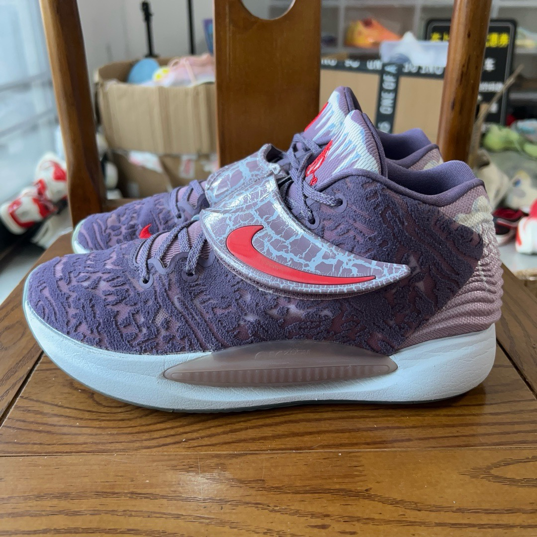 KD 14紫白配色 44.5码 无鞋盒 鞋帮磨损已修好