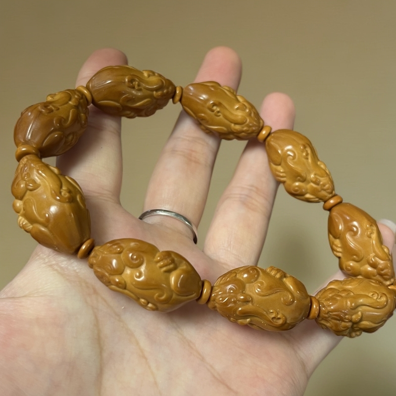 橄榄核雕 吞金兽貔貅