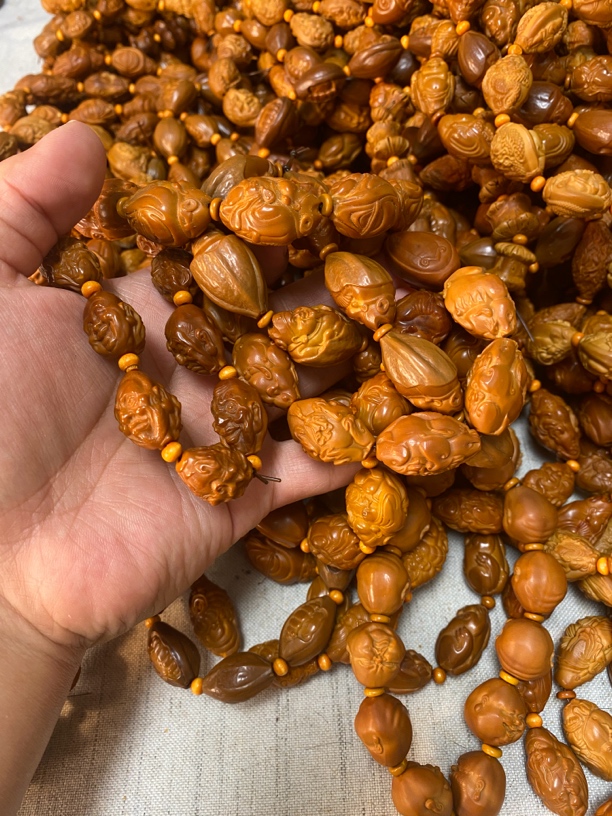 橄榄核雕 微微瑕随机发