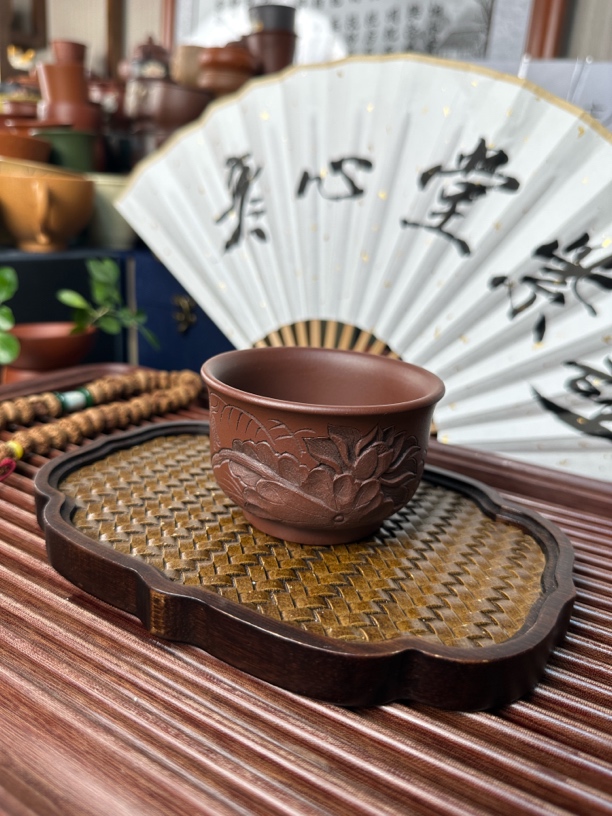 宜兴紫砂原矿龙血砂手工雕刻荷花陶瓷荷叶主人杯手工茶杯手工茶杯