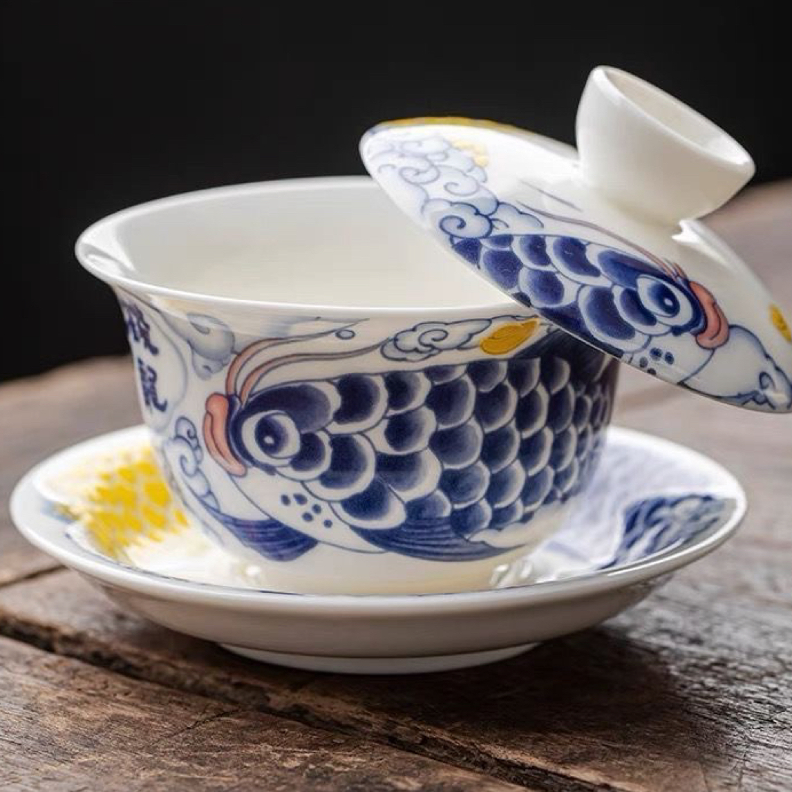 青花瓷手绘白瓷泡茶碗带盖手工瓷盖碗金龙鱼三才盖碗