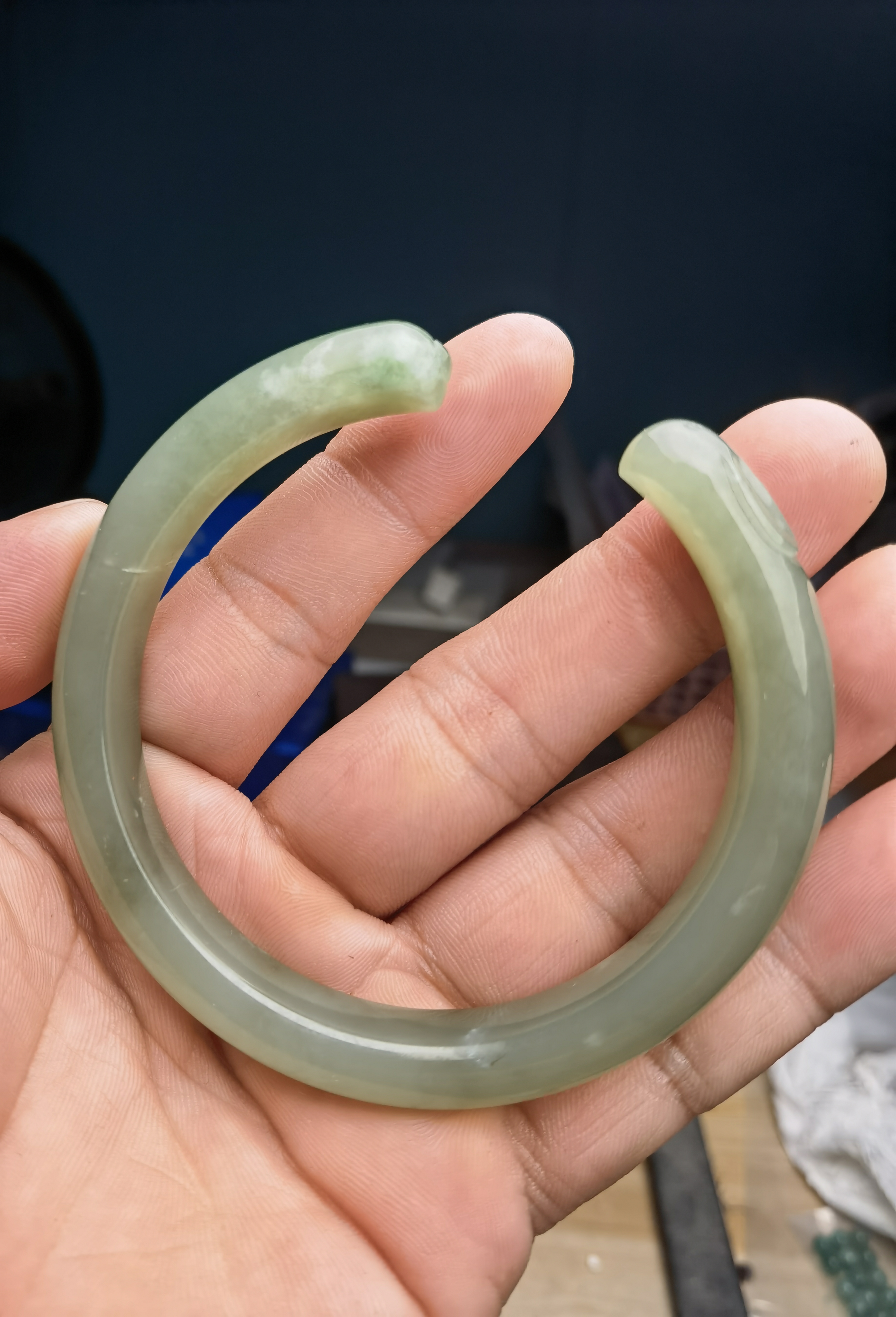 和田玉开口手镯兔子雕刻手镯青海料