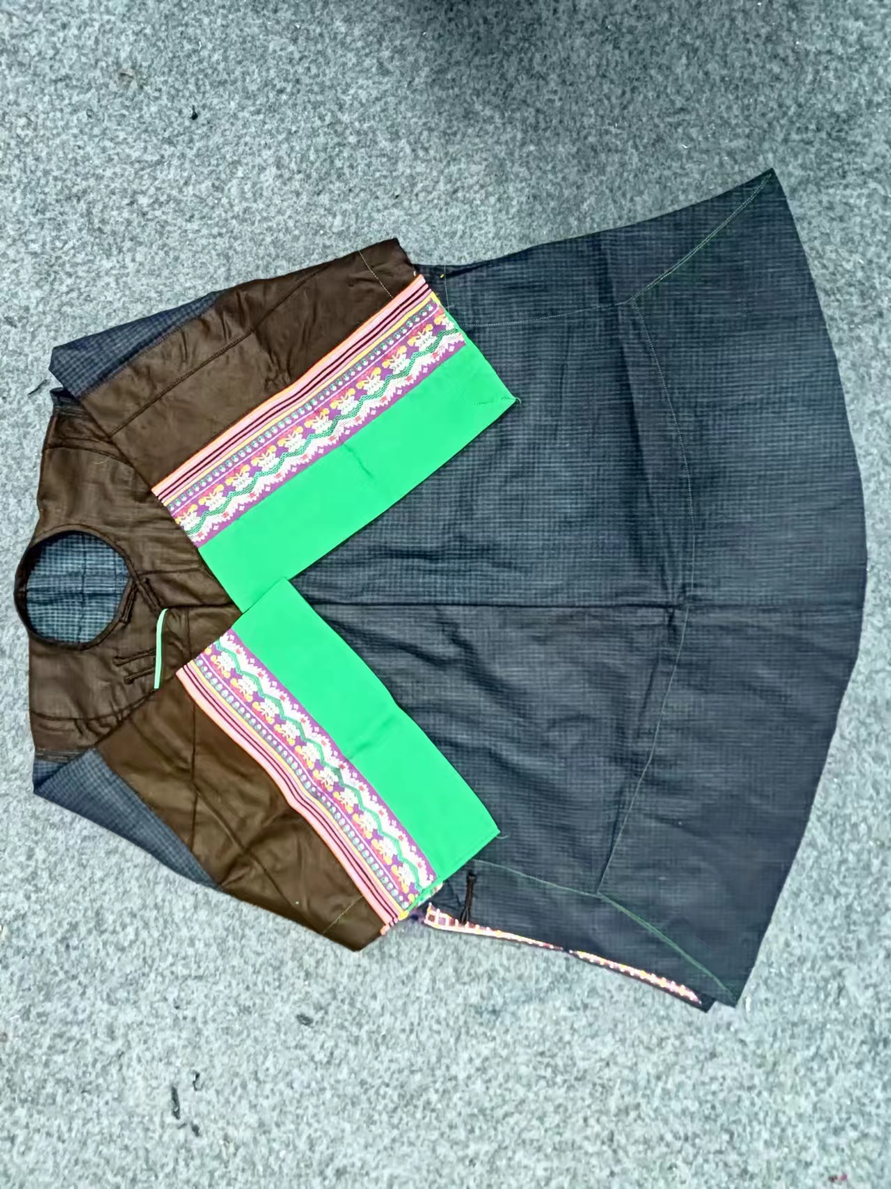 布依族少数民族服饰