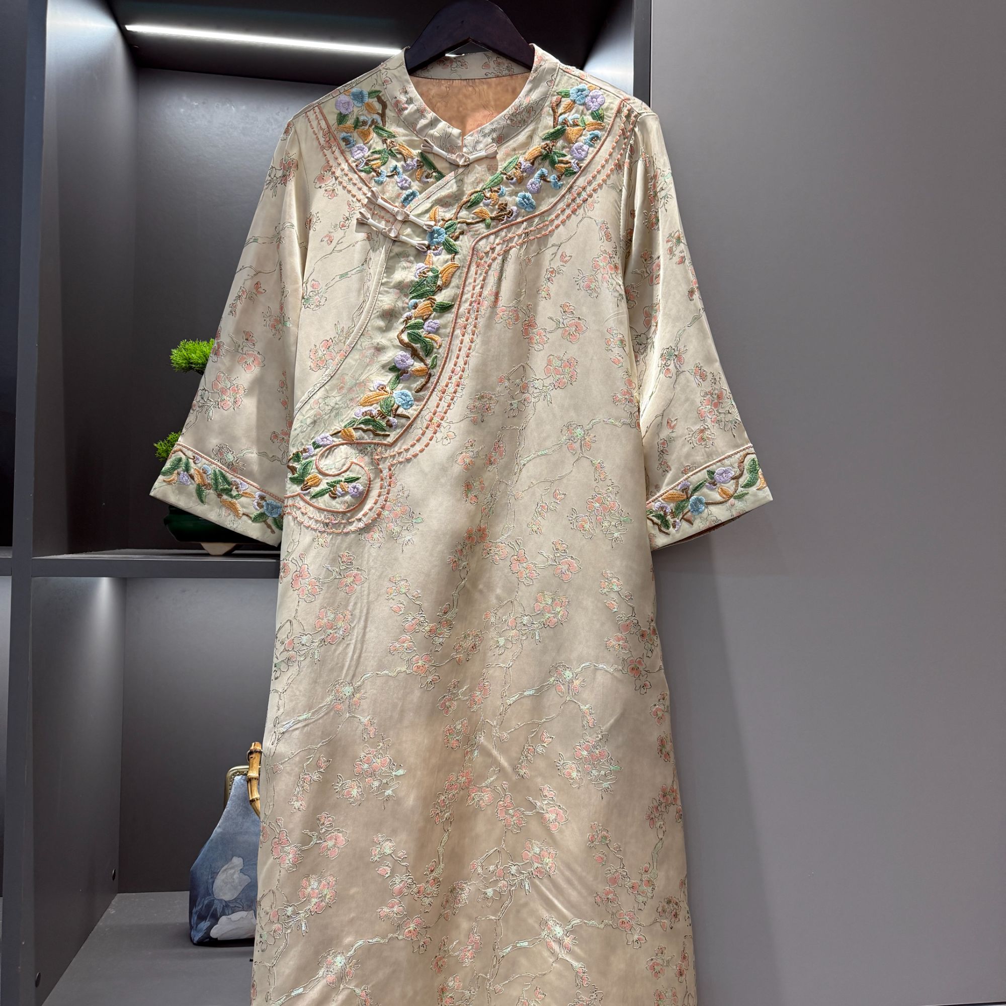 【冬日傲梅】中式复古斜襟盘扣绣花气质女装春季宽松连衣裙1292