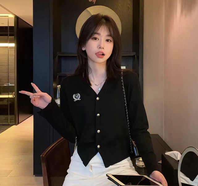 【DD】不挑人软糯糯高级感气质小香风V领针织开衫初秋洋气减龄外套