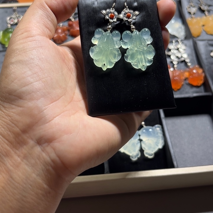 蛇纹石玉耳饰未镶嵌