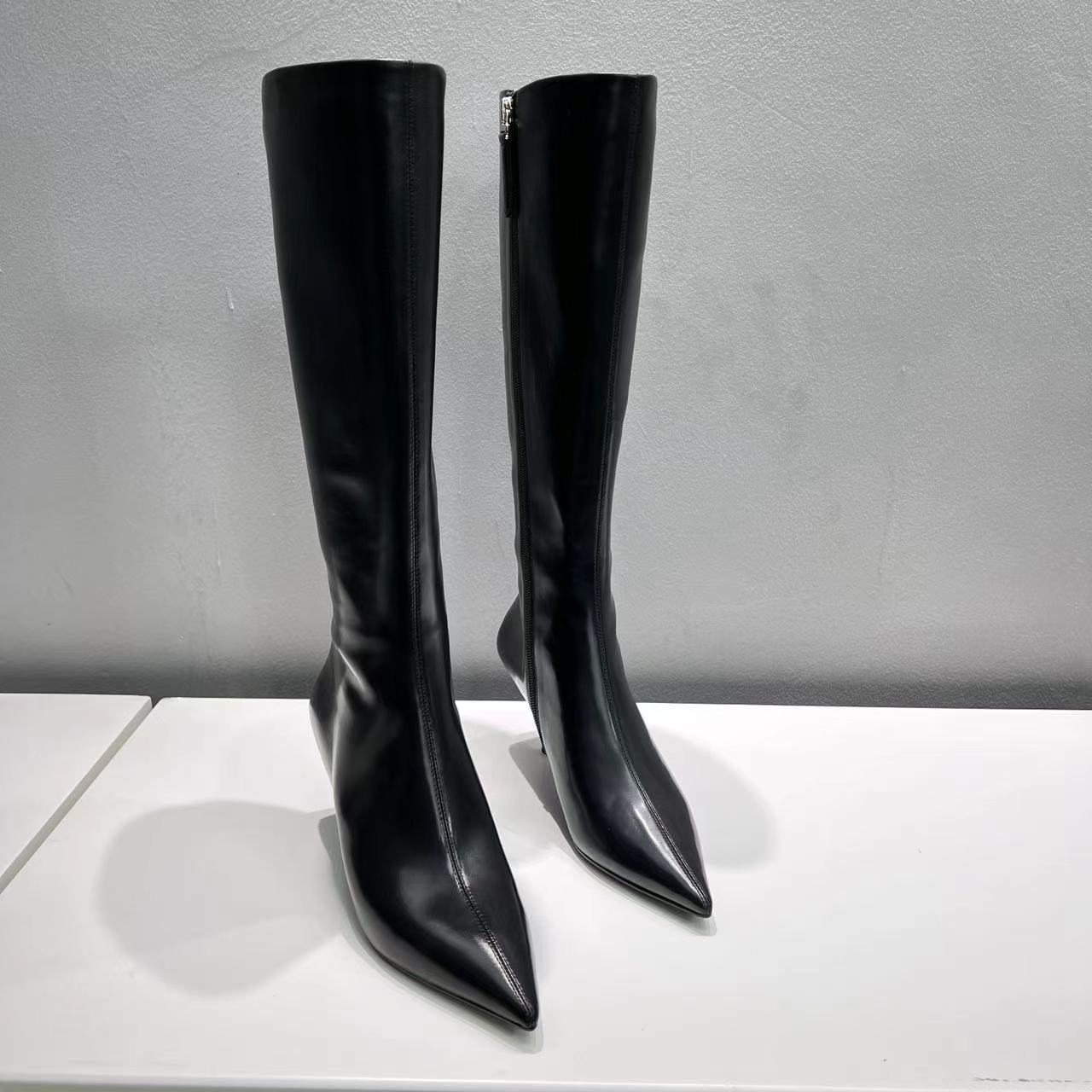 极简时尚尖头细跟高跟黑高筒靴久站不累脚百搭胎牛皮女士秋冬长靴