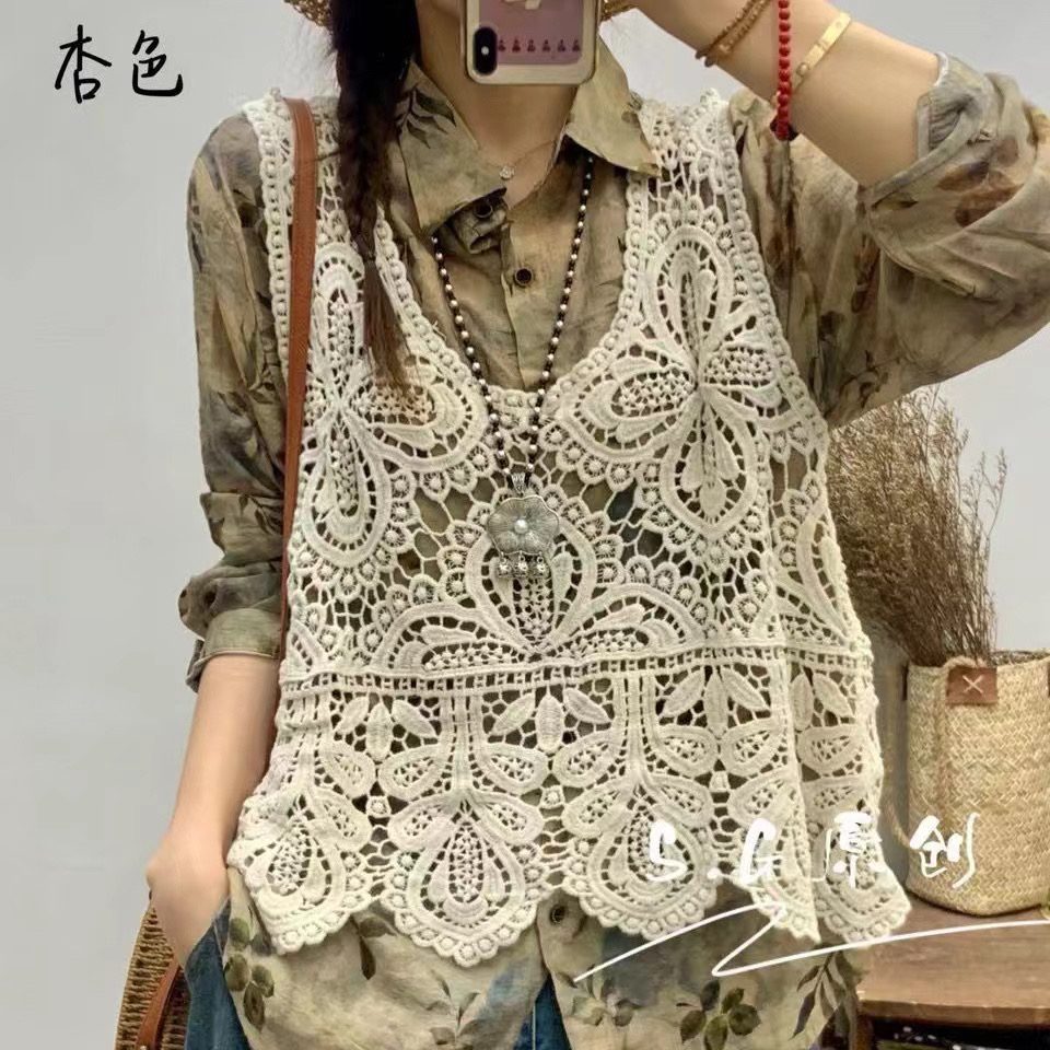 时尚百搭镂空花马甲