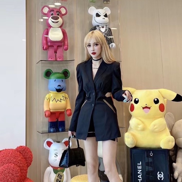 2025春轻奢欧货设计师走秀款露腰设计显瘦收腰百搭撞色外套西装女