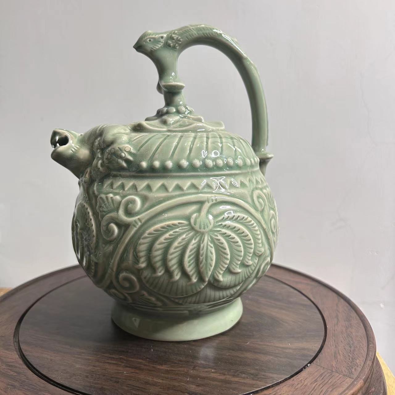 耀州窑原矿釉高温烧制手工浮雕缠枝牡丹倒流壶直径13.5cm高19cm