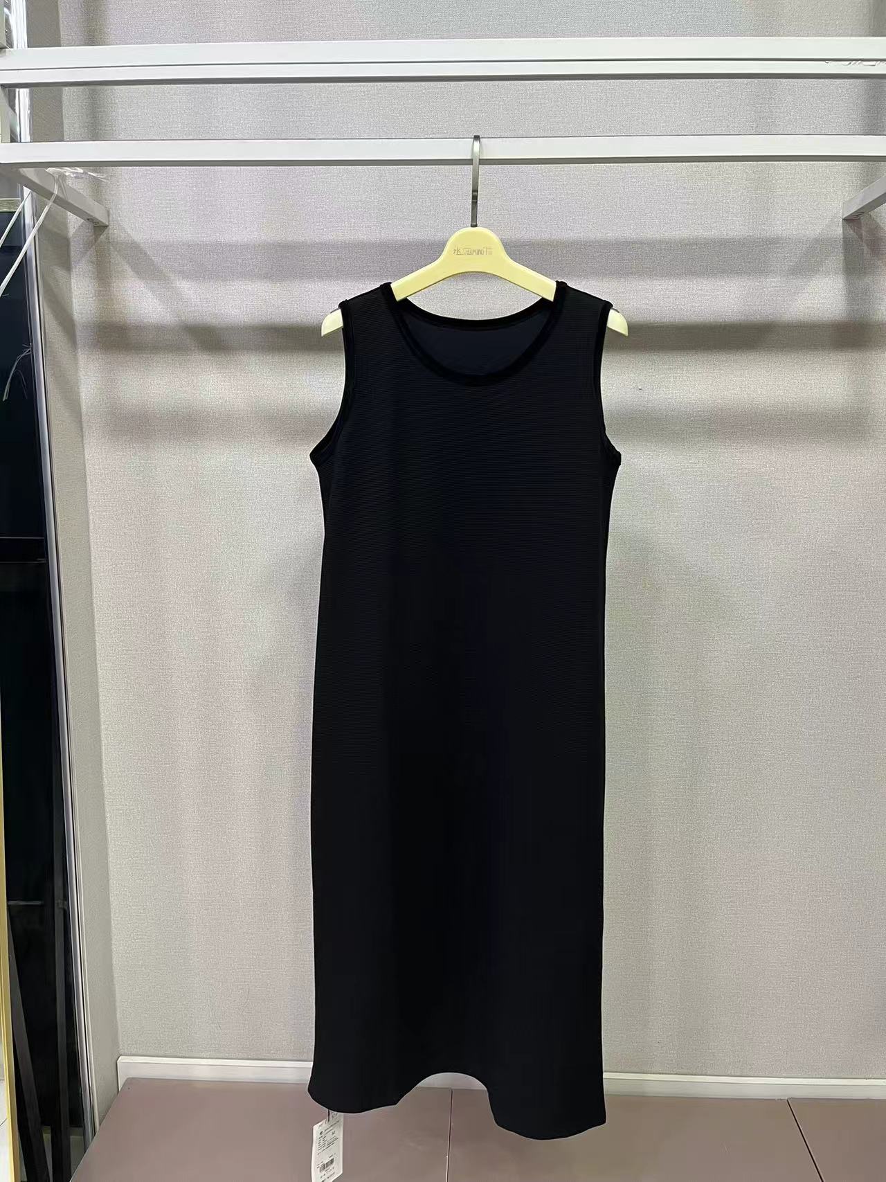 水淼2024秋冬新品连衣裙9021