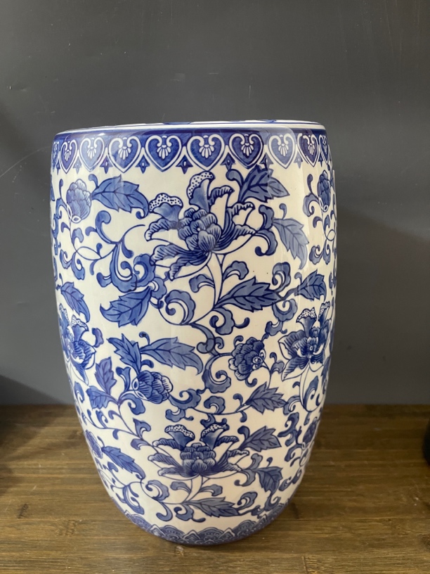 青花陶瓷鼓凳花架