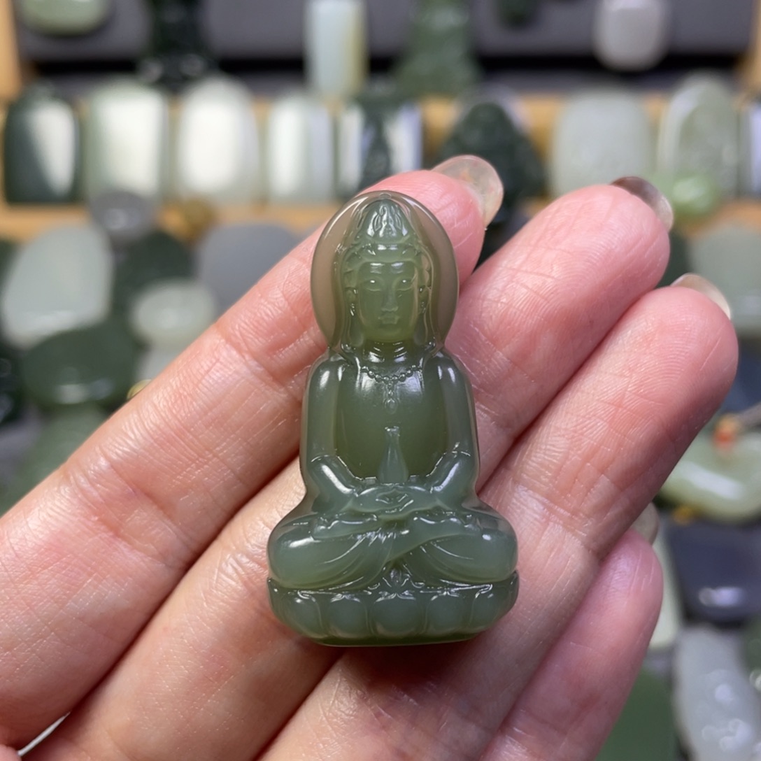 和田玉颈饰未镶嵌胖***了