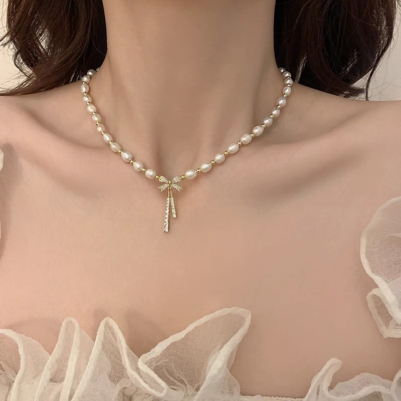 钛钢项链 蝴蝶结珠珠项链女款轻奢设计感高级网红气质锁骨链颈链