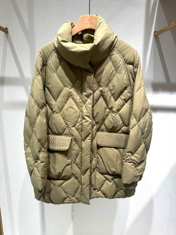 阿兰精选品牌鸭鸭宽松版休闲大气中长外套促销款