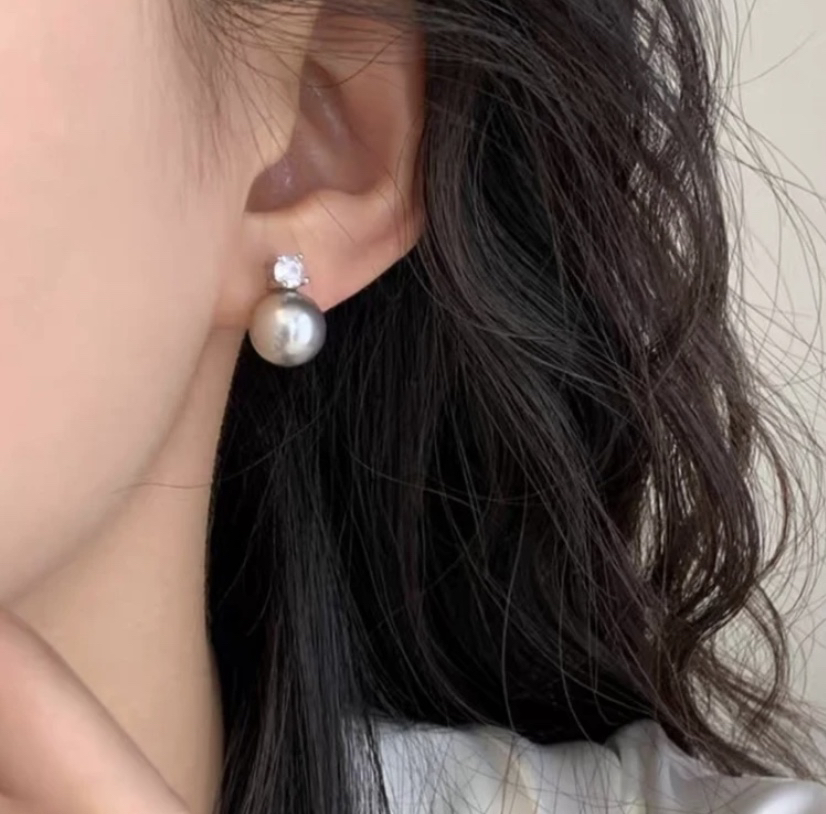 铜合金耳饰 经典戴妃款大白珠小灯泡轻奢百搭简约耳饰