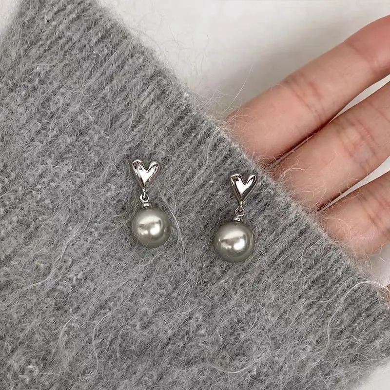 铜合金耳饰 灰灰高级感银灰色仿珍珠爱心耳夹小巧无耳洞耳环耳饰