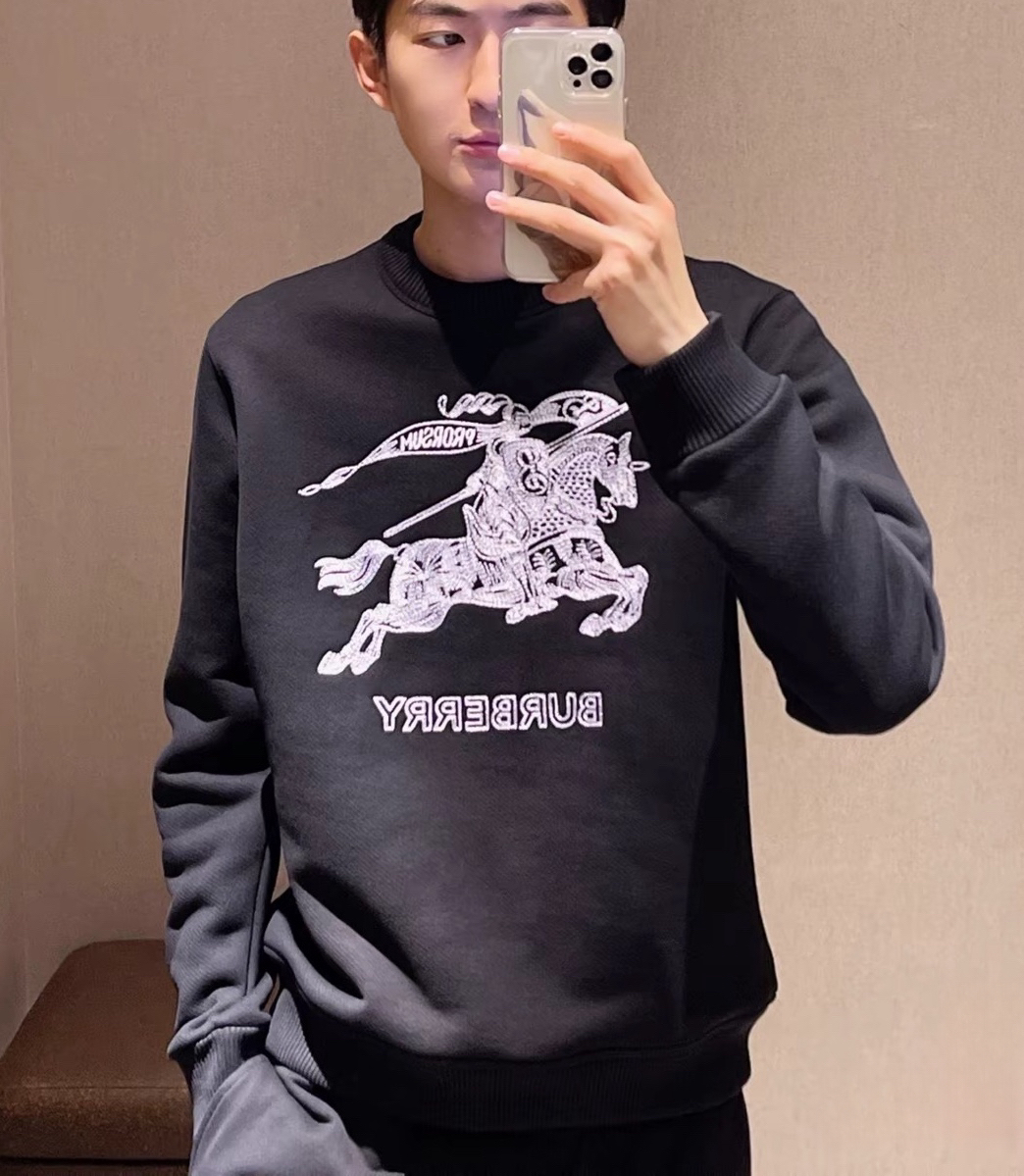 全新未使用 Burberry巴宝莉 战马刺绣字母logo黑色圆领卫衣 