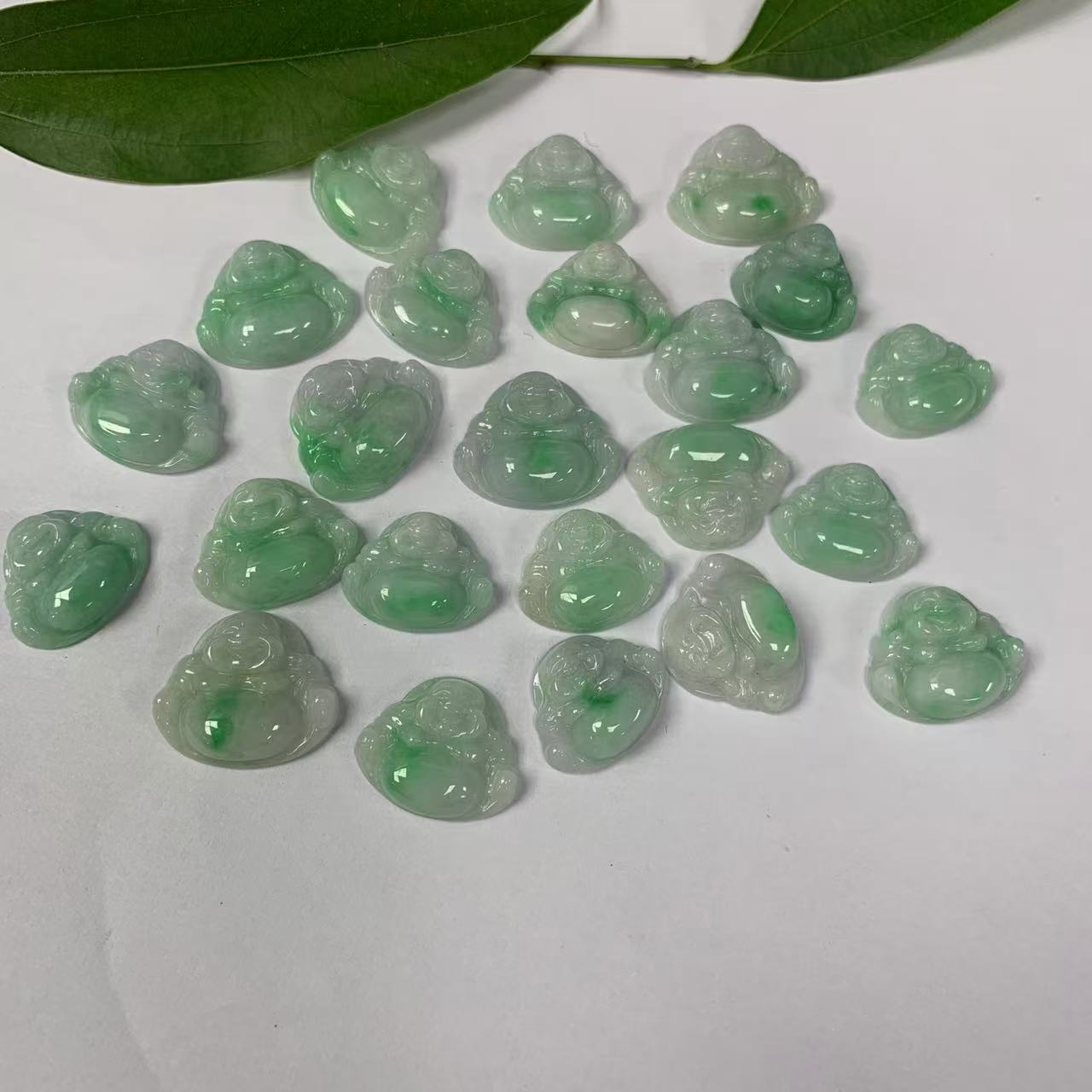 缅甸天然A货翡翠时尚精致素款白底青翡翠小佛公吊坠-多样性发其一