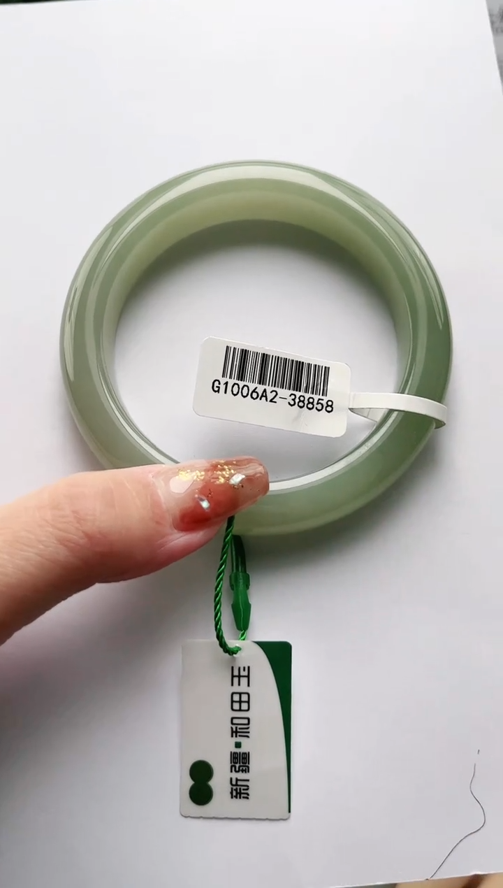 【闪购商品】和田玉手镯未镶嵌58